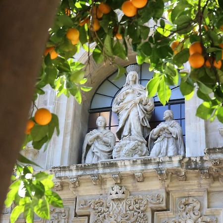Hostal Paco'S Sevilla Exteriér fotografie The Orange Trees of Sorrento