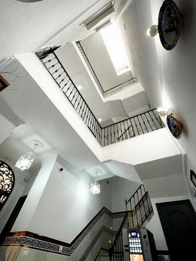 Hostal Paco'S Sevilla Exteriér fotografie Interior of the house