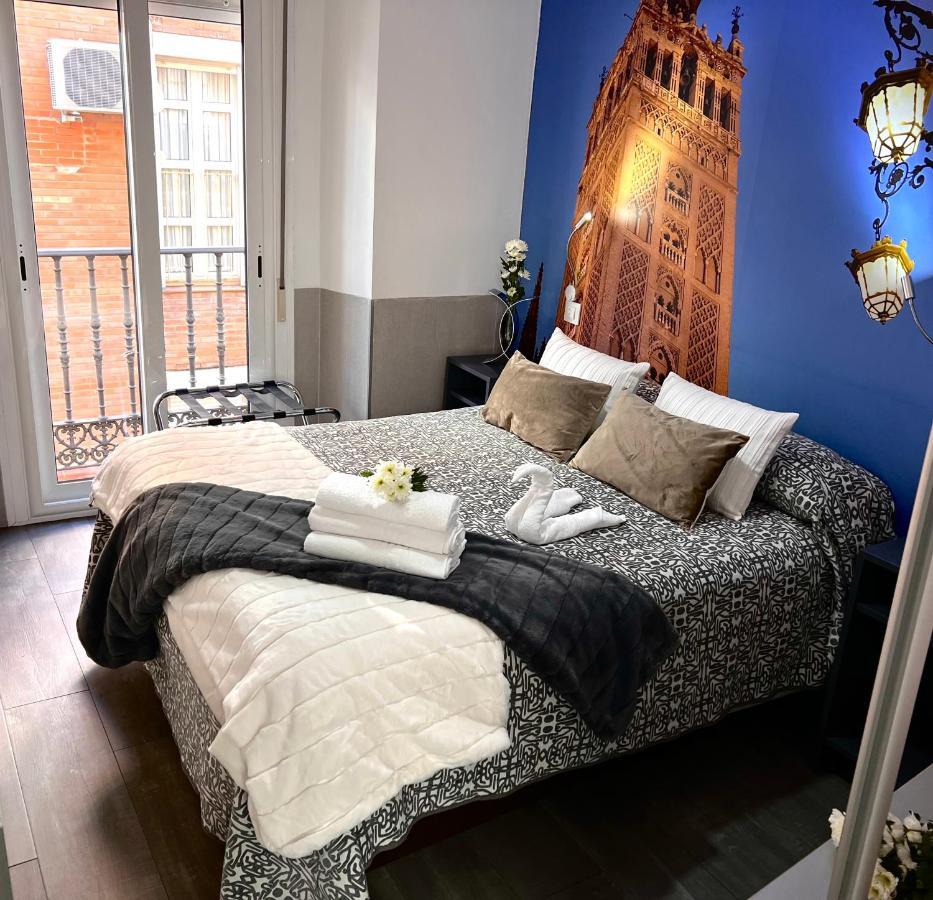 Hostal Paco'S Sevilla Exteriér fotografie A bedroom at the hotel
