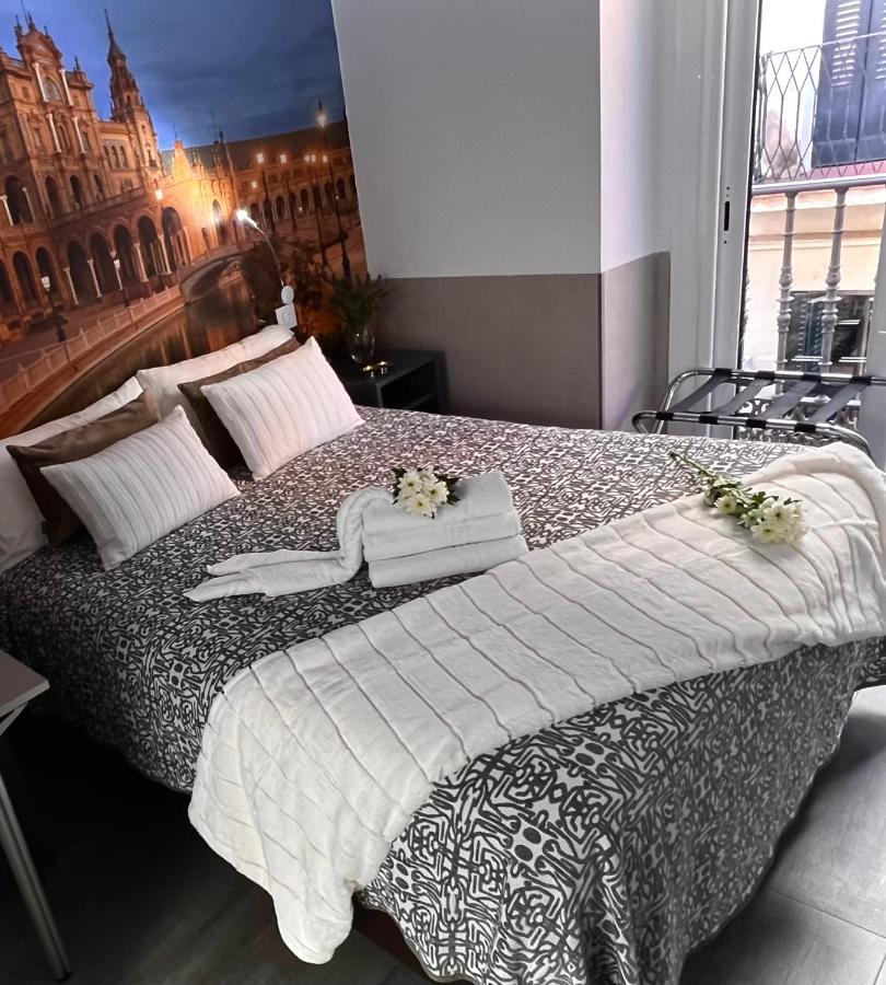 Hostal Paco'S Sevilla Exteriér fotografie A bedroom at the hotel