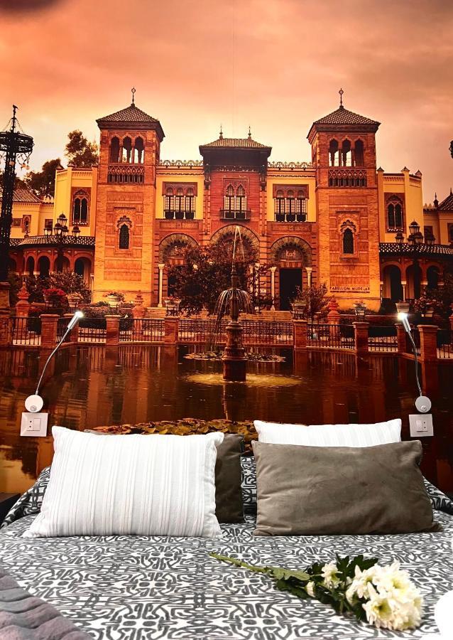 Hostal Paco'S Sevilla Exteriér fotografie The hotel's rooms are decorated with murals of the Alhambra.