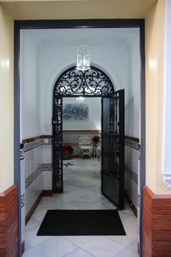 Hostal Paco'S Sevilla Exteriér fotografie Entrance to the patio