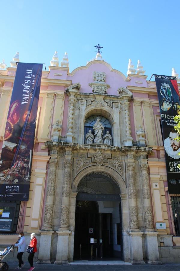 Hostal Paco'S Sevilla Exteriér fotografie Facade of the museum