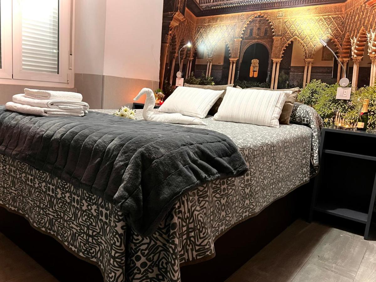 Hostal Paco'S Sevilla Exteriér fotografie A bedroom at the hotel