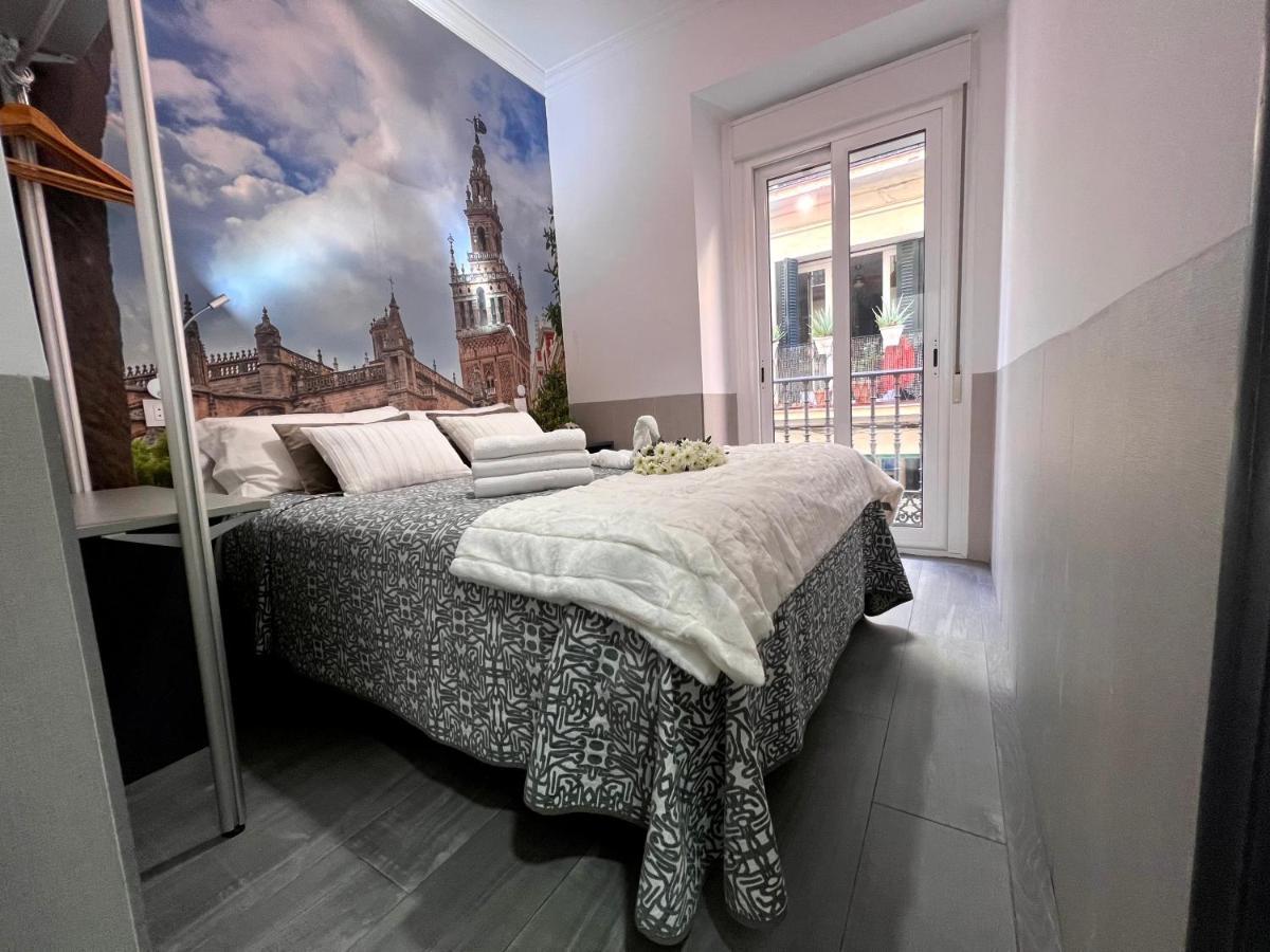 Hostal Paco'S Sevilla Exteriér fotografie A bedroom