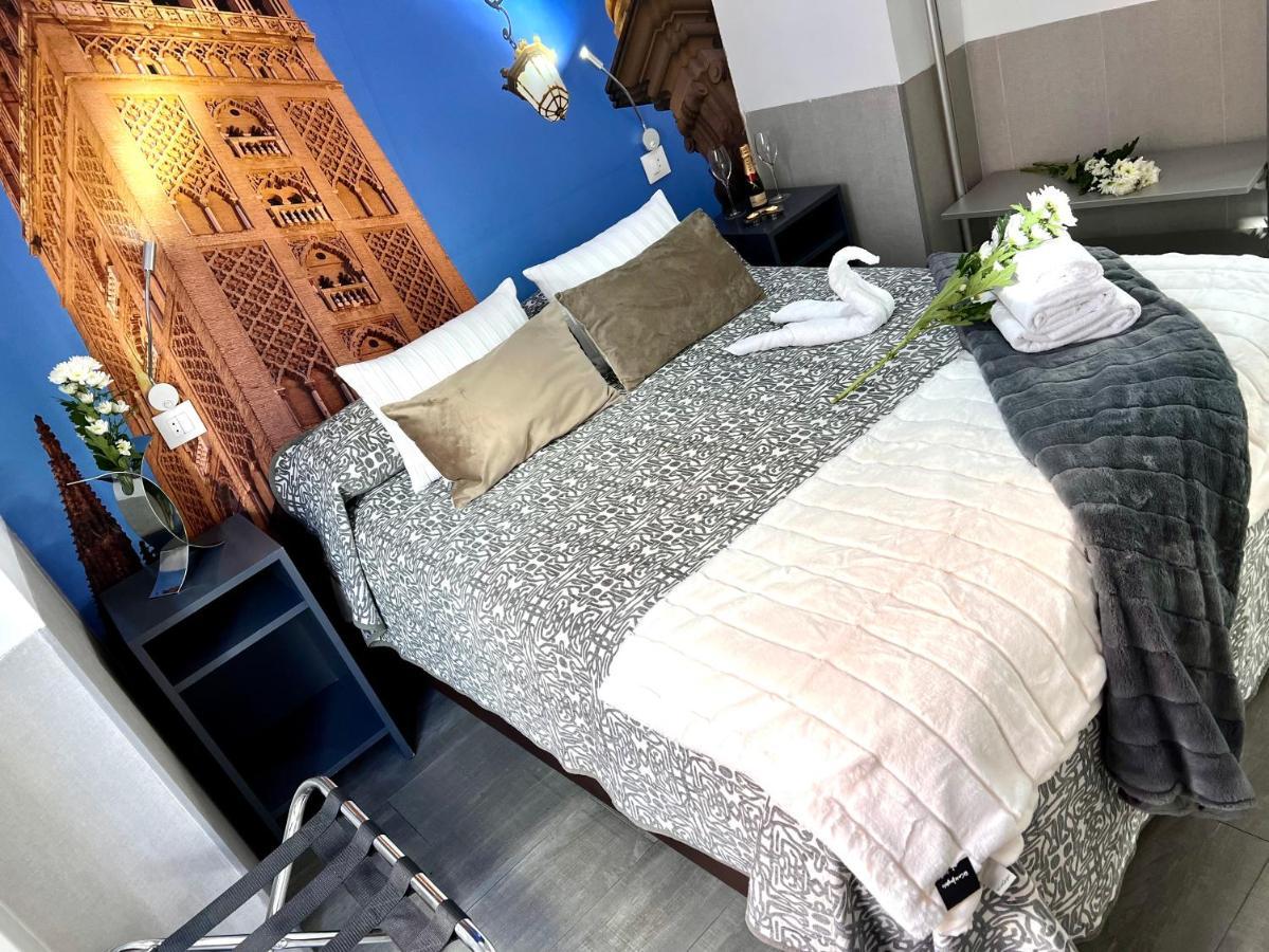 Hostal Paco'S Sevilla Exteriér fotografie A bedroom at the hotel