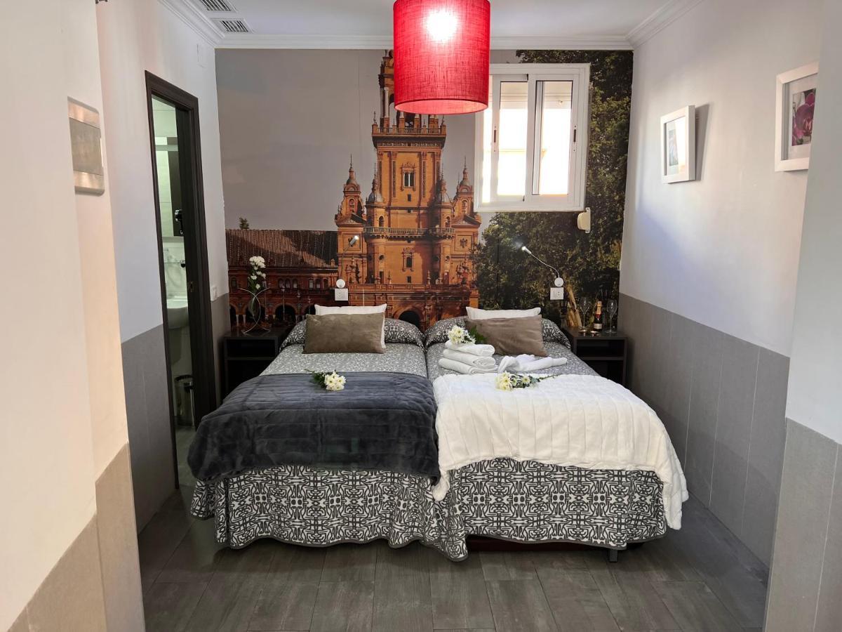 Hostal Paco'S Sevilla Exteriér fotografie A room at the hotel